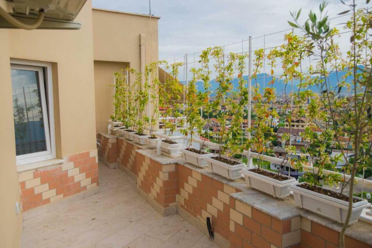 Modern Furnished Apartment With View Tirana Exterior foto